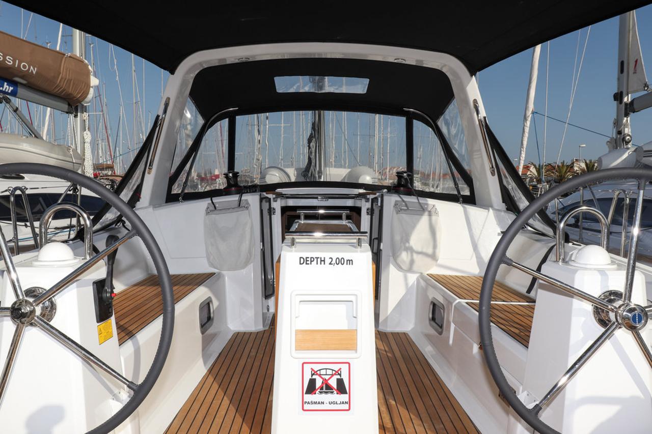 Charter Oceanis 38.1 "Dama" in Biograd na Moru | Nautilus - Slika 4