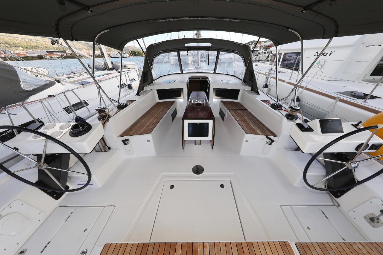 Charter Dufour 470 - 4 cab. "Luisa" in Trogir | Nautilus - Slika 4