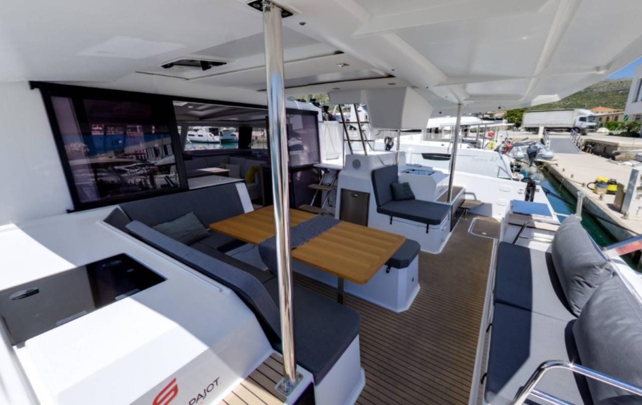 Najam Fountaine Pajot Astrea 42 - 4 + 2 cab. "Magic Summer" u destinaciji Seget Donji | Nautilus - Slika 4