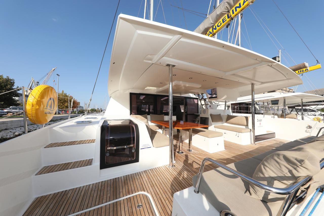Najam Fountaine Pajot Saba 50 - 6 + 1 cab. "Poco Loco" u destinaciji Trogir | Nautilus - Slika 3