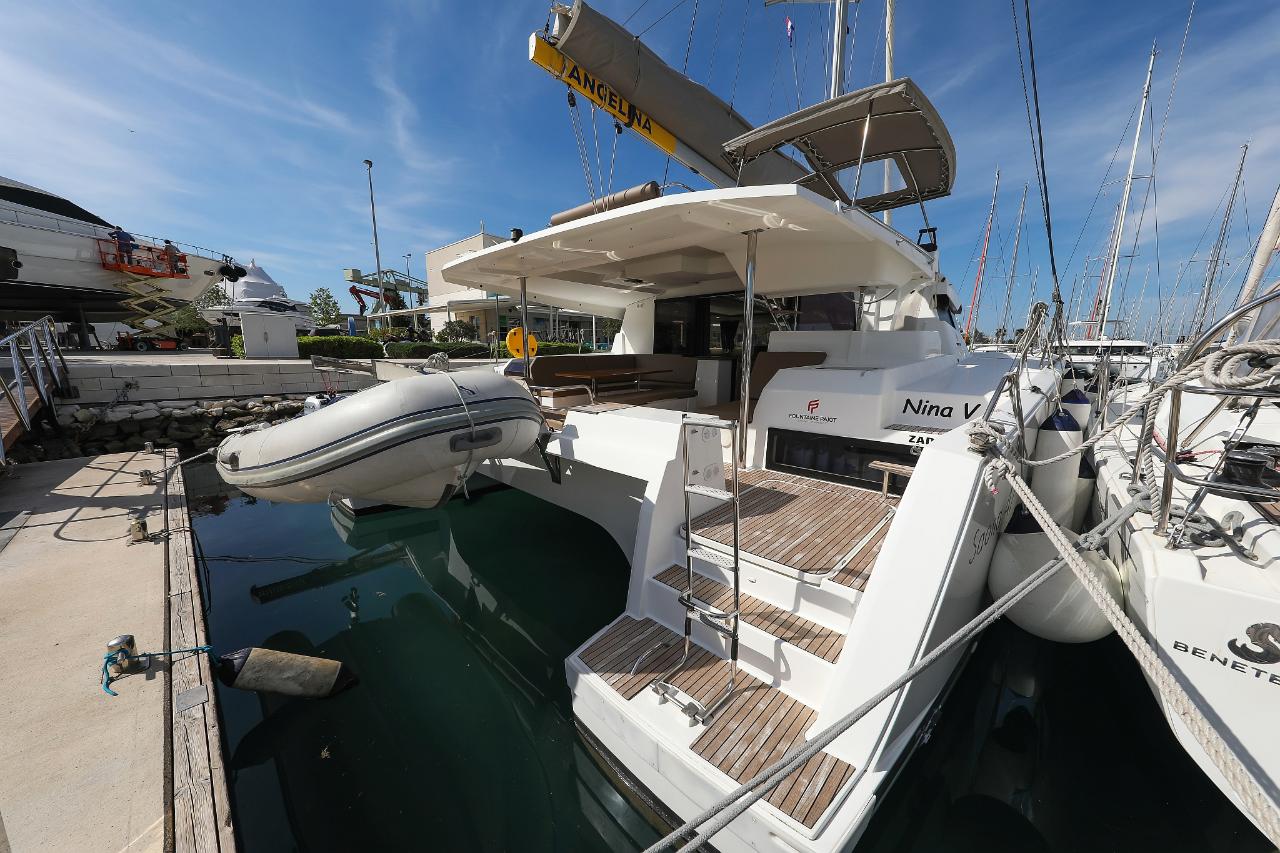 Najam Fountaine Pajot Saona 47 Quintet - 5 + 1 cab. "Nina V" u destinaciji Trogir | Nautilus - Slika 3