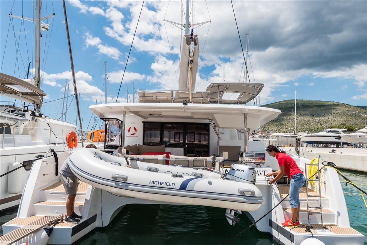 Najam Fountaine Pajot Saona 47 Quintet - 5 + 1 cab. "Sunny Wave" u destinaciji Seget Donji | Nautilus - Slika 3