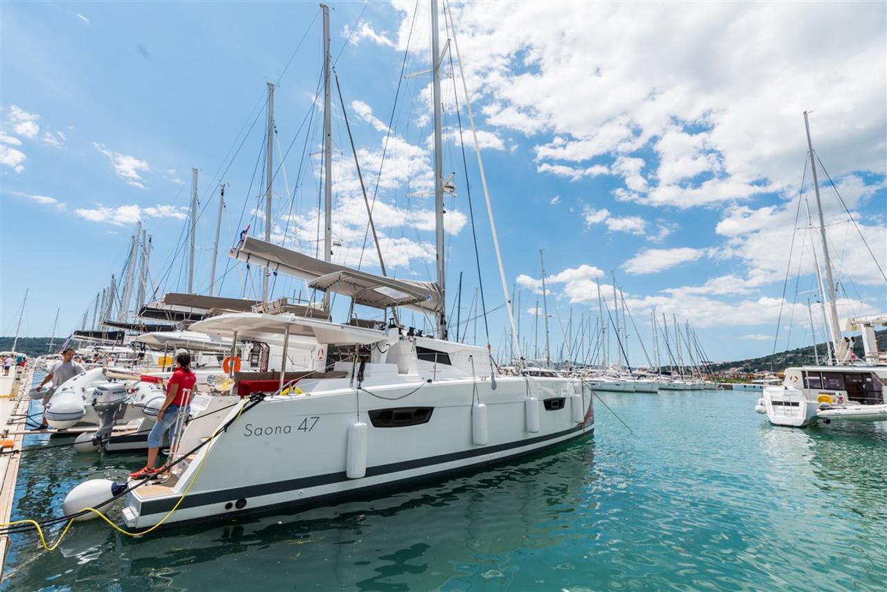 Najam Fountaine Pajot Saona 47 Quintet - 5 + 1 cab. "Sunny Wave" u destinaciji Seget Donji | Nautilus - Slika 4