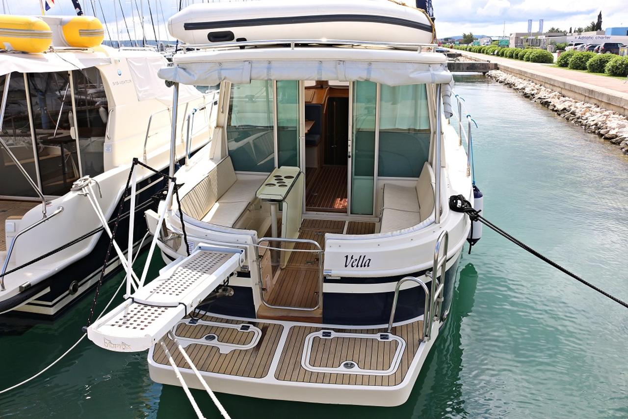 Najam Adria 1002 Vektor "Vella" u destinaciji Sukošan | Nautilus - Slika 3