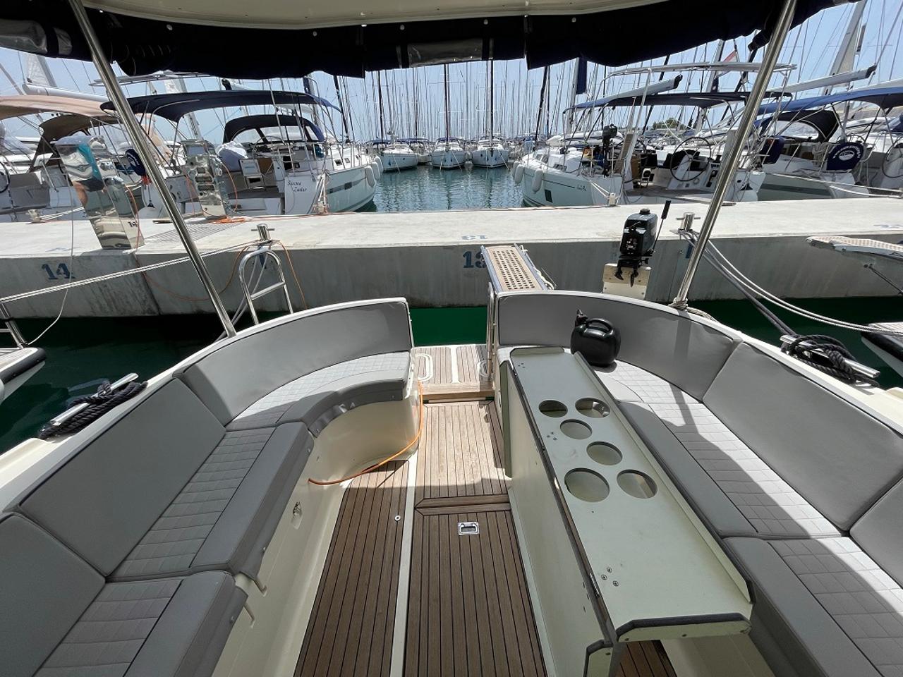 Najam Adria 1002 Vektor "Vella" u destinaciji Sukošan | Nautilus - Slika 4