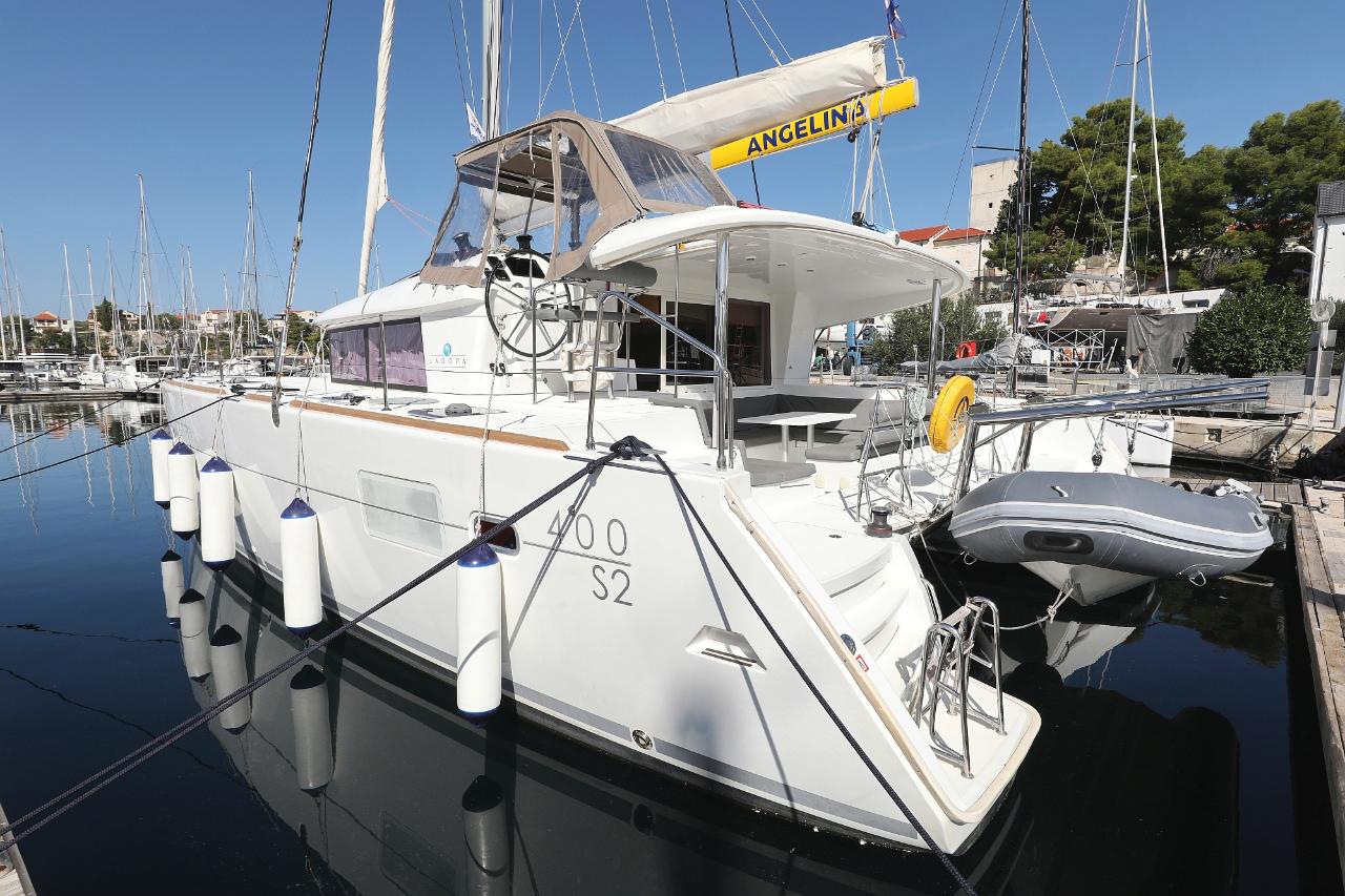 Najam Lagoon 400 S2 - 4 + 2 cab. "Kinga V" u destinaciji Vodice | Nautilus - Slika 3