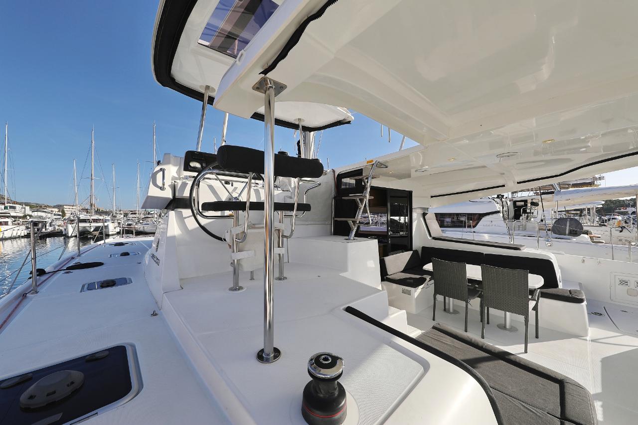 Najam Lagoon 42 - 4 + 2 cab. "Sapphire" u destinaciji Vodice | Nautilus - Slika 4