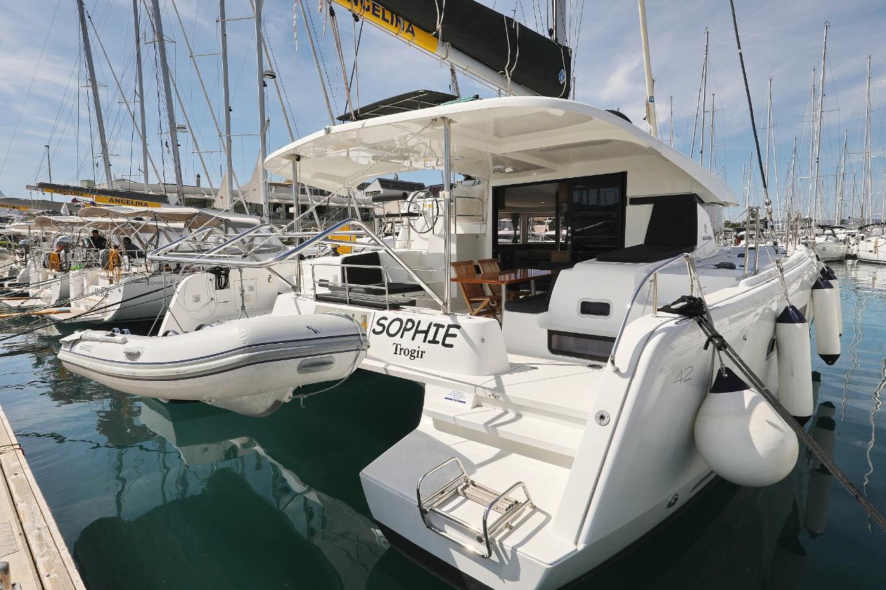 Charter Lagoon 42 - 4 + 2 cab. "Sophie" in Trogir | Nautilus - Slika 3