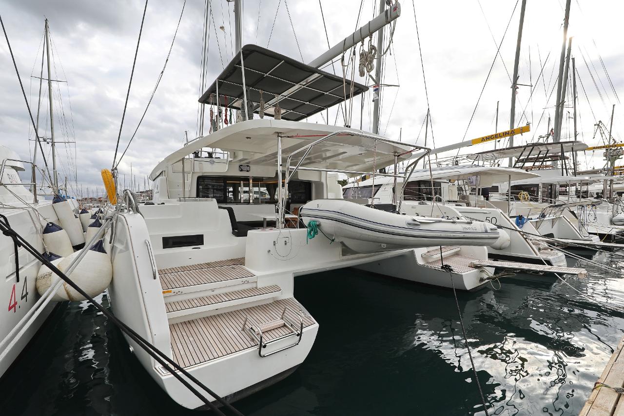 Charter Lagoon 46 - 4 + 2 cab. "Barbarella III" in Trogir | Nautilus - Slika 3