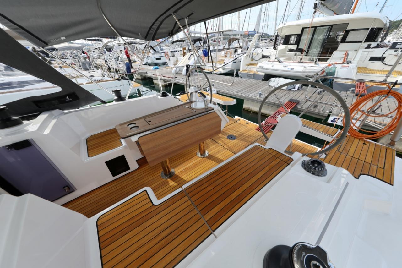 Najam Bavaria C38 "Freewise" u destinaciji Pirovac | Nautilus - Slika 4
