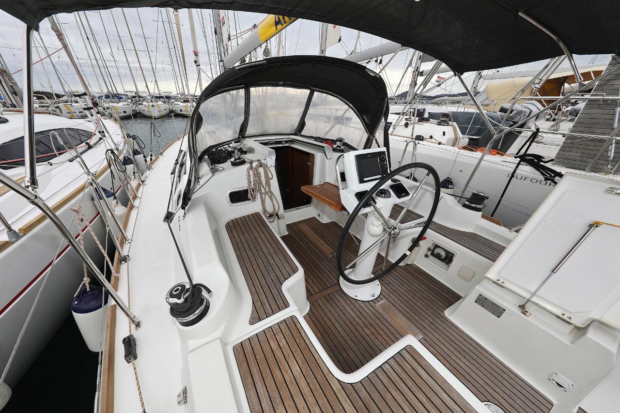 Najam Oceanis 34 "Caprice" u destinaciji Vodice | Nautilus - Slika 3