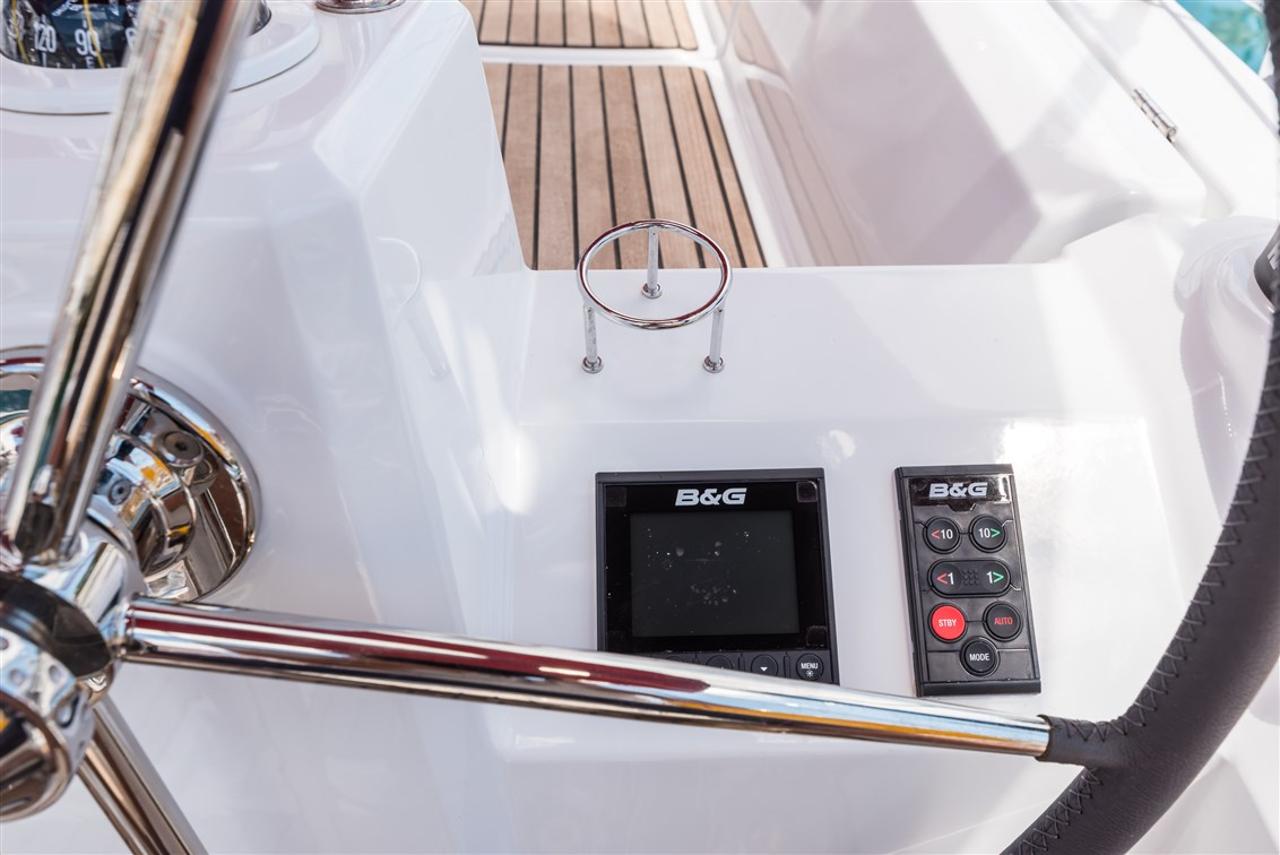 Najam Oceanis 35.1 "Bela" u destinaciji Split | Nautilus - Slika 4