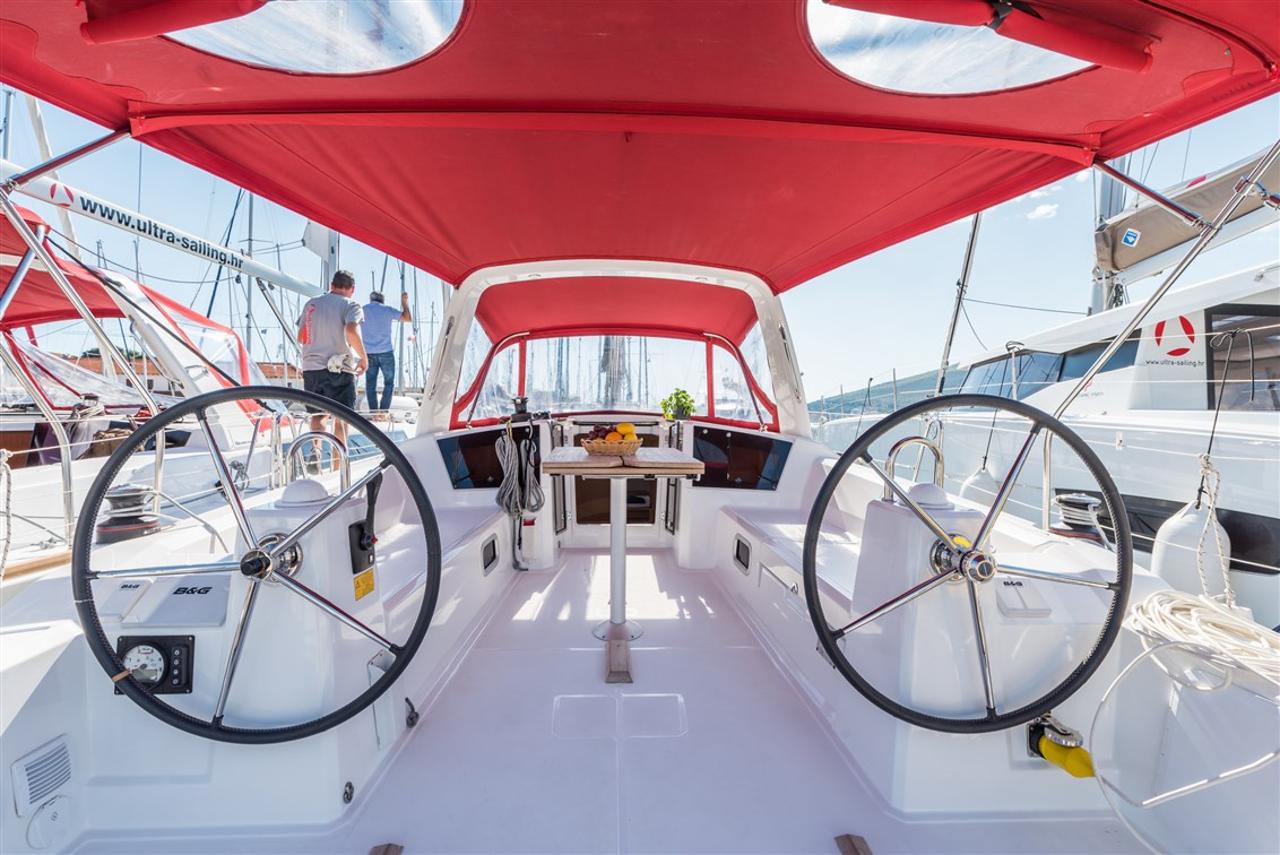 Noleggio Oceanis 38 - 3 cab. "Rusalka" a Medulin | Nautilus - Slika 3
