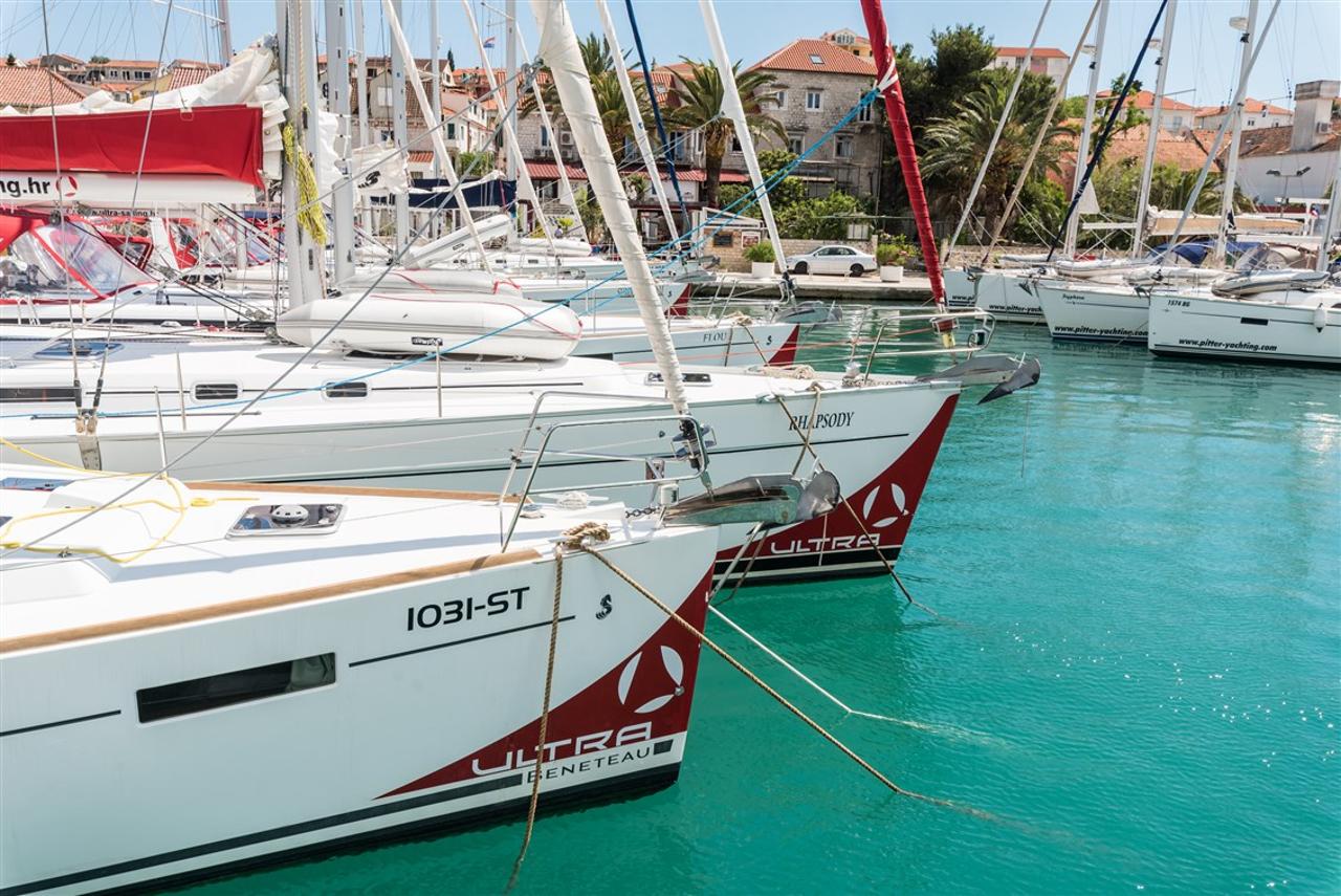 Najam Oceanis 45 - 4 cab. "Mobula One" u destinaciji Split | Nautilus - Slika 4