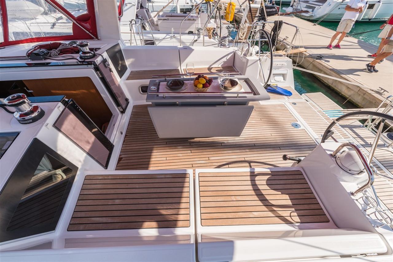 Najam Oceanis 45 - 4 cab. "Parija II" u destinaciji Split | Nautilus - Slika 4