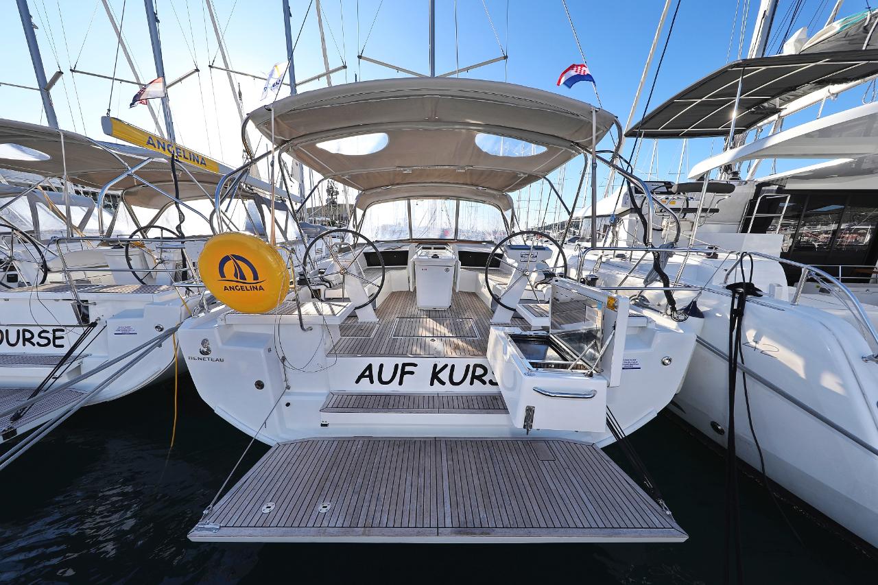 Najam Oceanis 46.1 - 4 cab. "Auf Kurs" u destinaciji Trogir | Nautilus - Slika 3