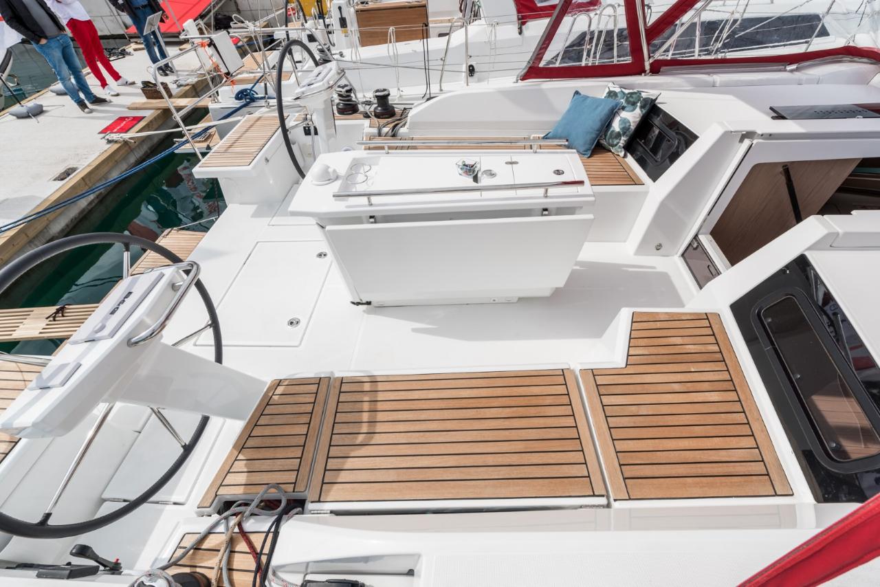 Najam Oceanis 46.1 - 4 cab. "Nemo" u destinaciji Medulin | Nautilus - Slika 3