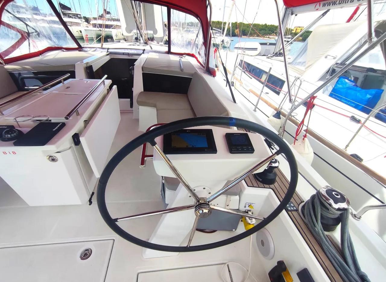 Najam Oceanis 46.1 "Ariel" u destinaciji Medulin | Nautilus - Slika 3