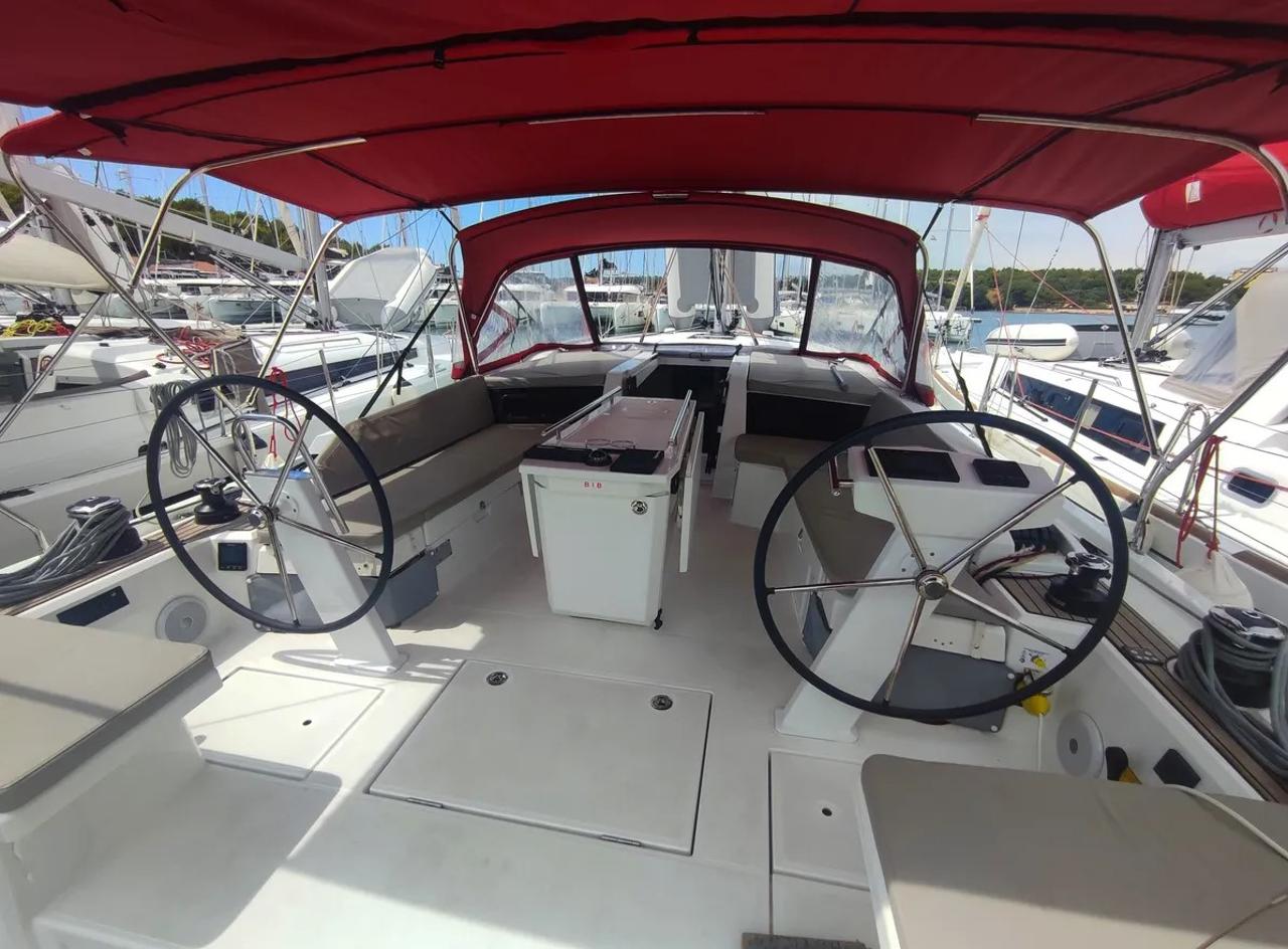 Najam Oceanis 46.1 "Ariel" u destinaciji Medulin | Nautilus - Slika 4