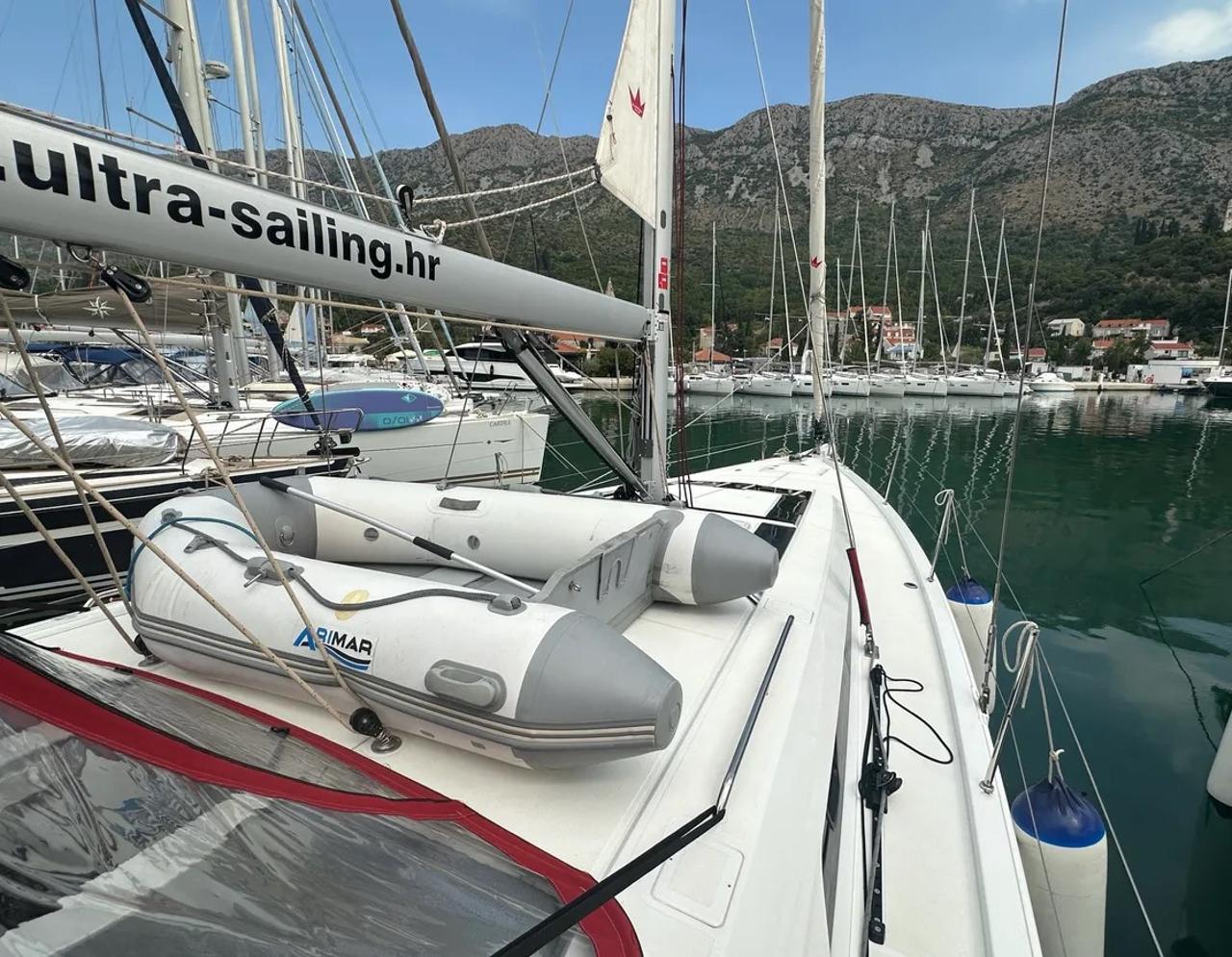 Najam Oceanis 46.1 "Blue sky" u destinaciji Dubrovnik | Nautilus - Slika 3