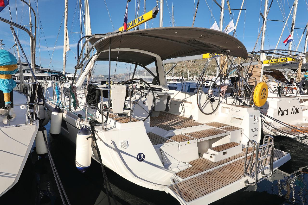 Najam Oceanis 48 - 5 cab. "Alpha" u destinaciji Trogir | Nautilus - Slika 4