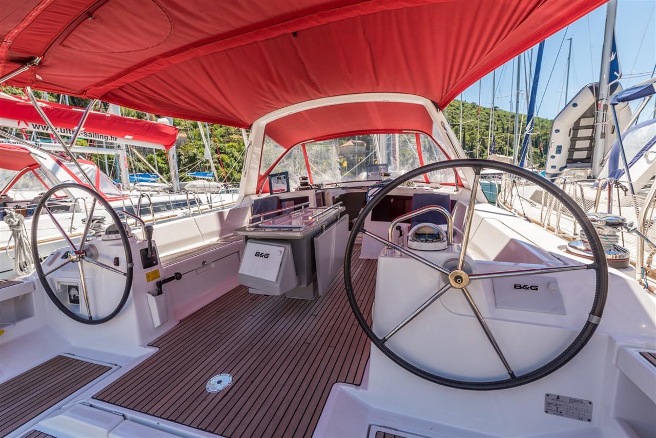 Najam Oceanis 48 - 5 cab. "Ultra Dubrovnik" u destinaciji Medulin | Nautilus - Slika 3
