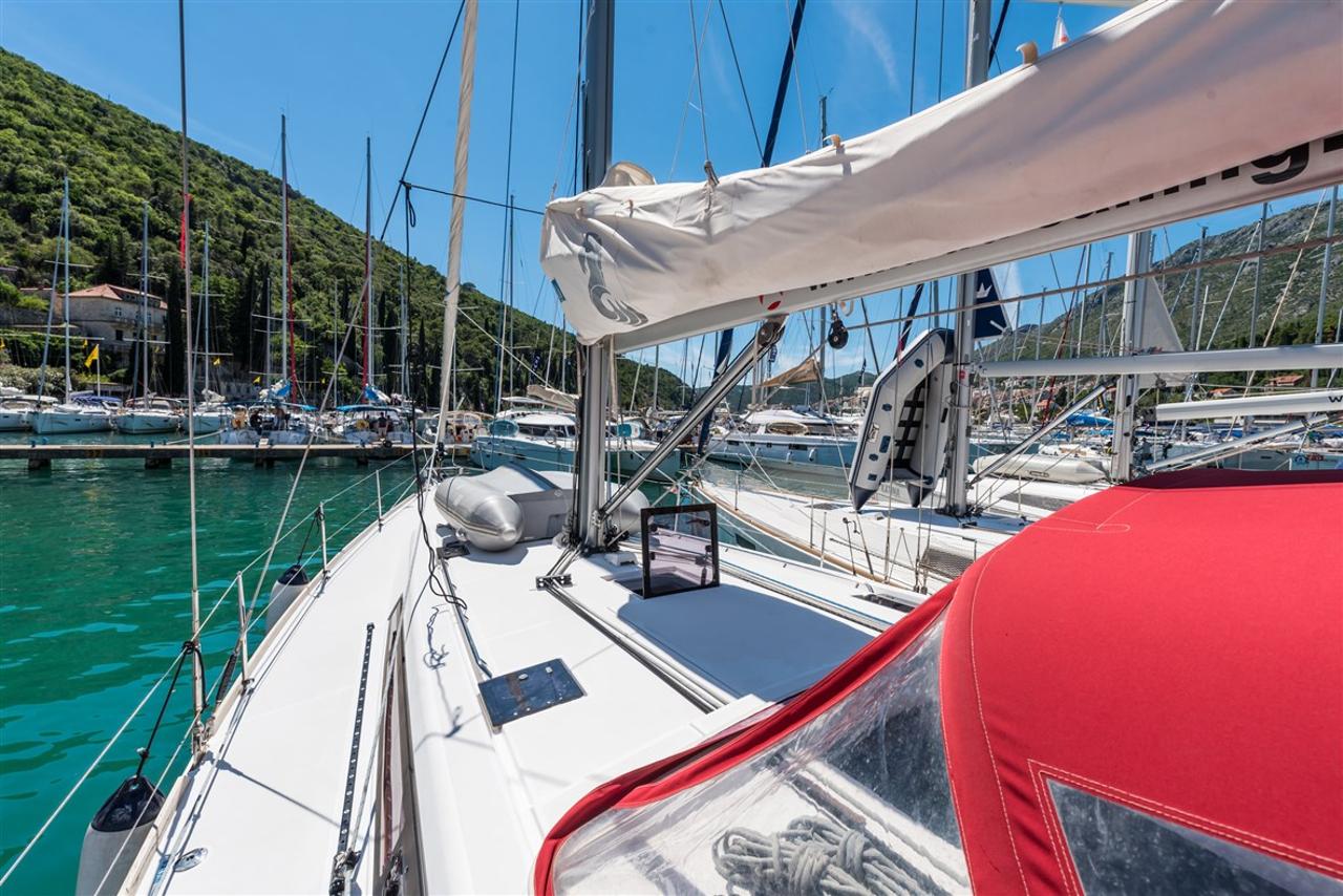 Najam Oceanis 48 - 5 cab. "Ultra Dubrovnik" u destinaciji Medulin | Nautilus - Slika 4