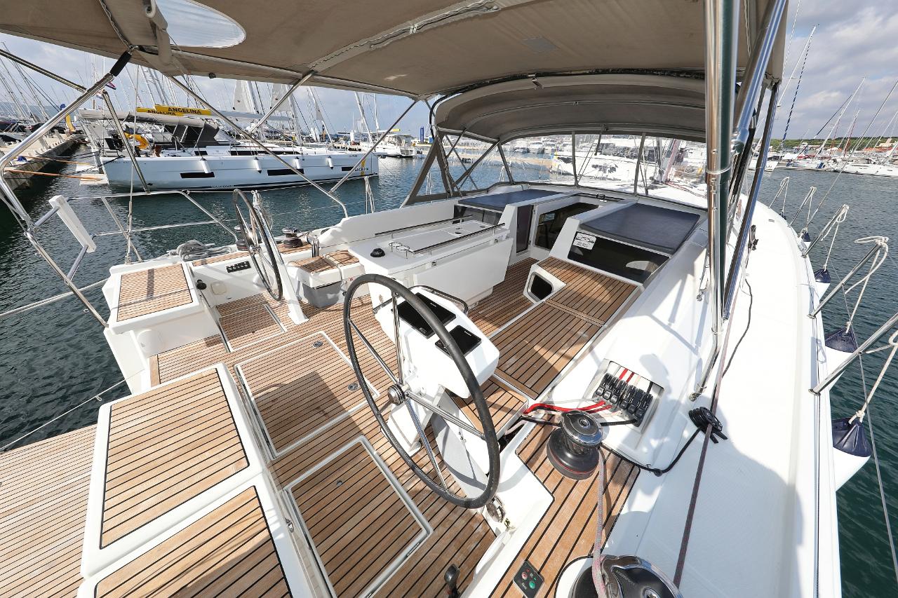 Najam Oceanis 51.1 - 5 + 1 cab. "Jupiter" u destinaciji Biograd na Moru | Nautilus - Slika 4