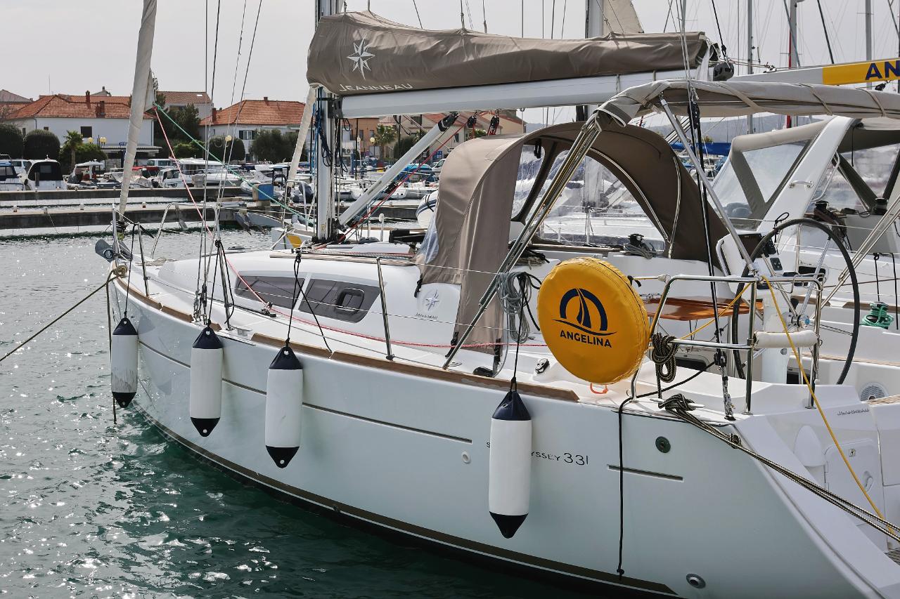 Charter Sun Odyssey 33i - 2 cab. "Cosma" in Biograd na Moru | Nautilus - Slika 3
