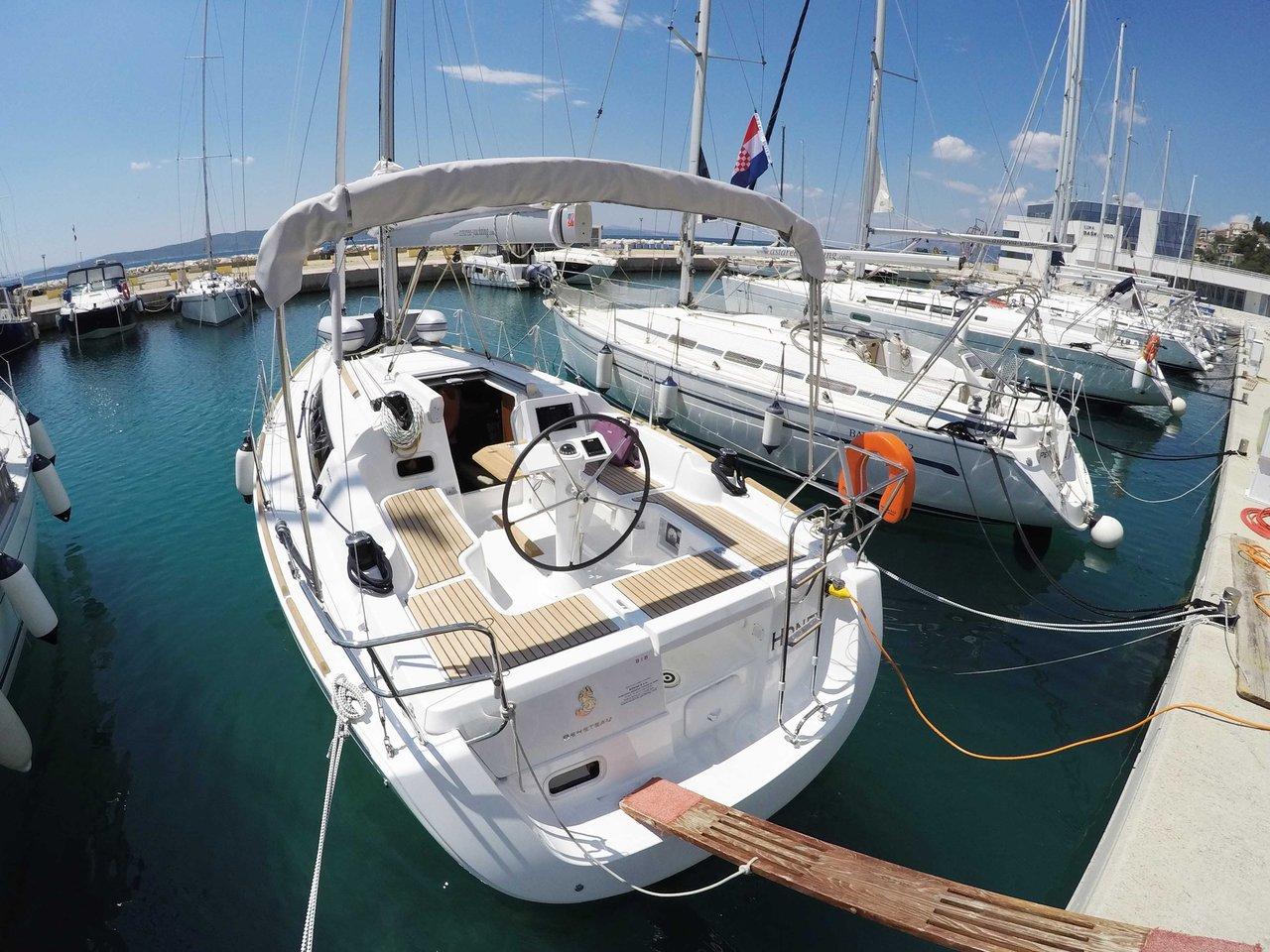 Charter Oceanis 31 "Honey" in Split | Nautilus - Slika 3