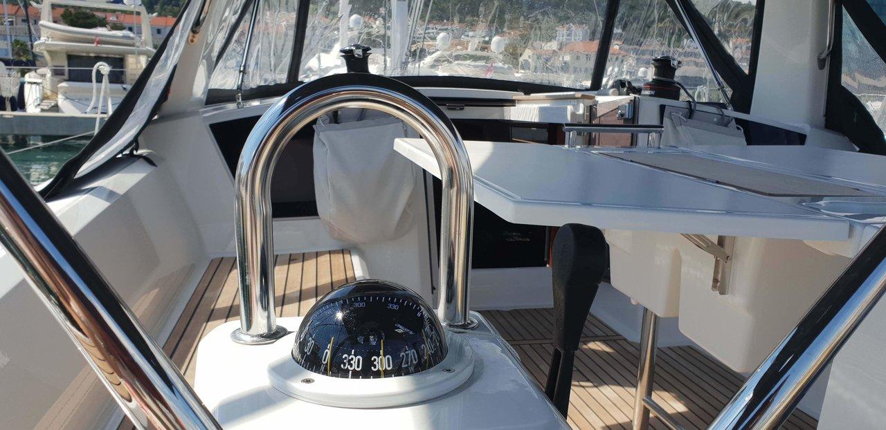 Charter Oceanis 38.1 "Bellona" in Split | Nautilus - Slika 4