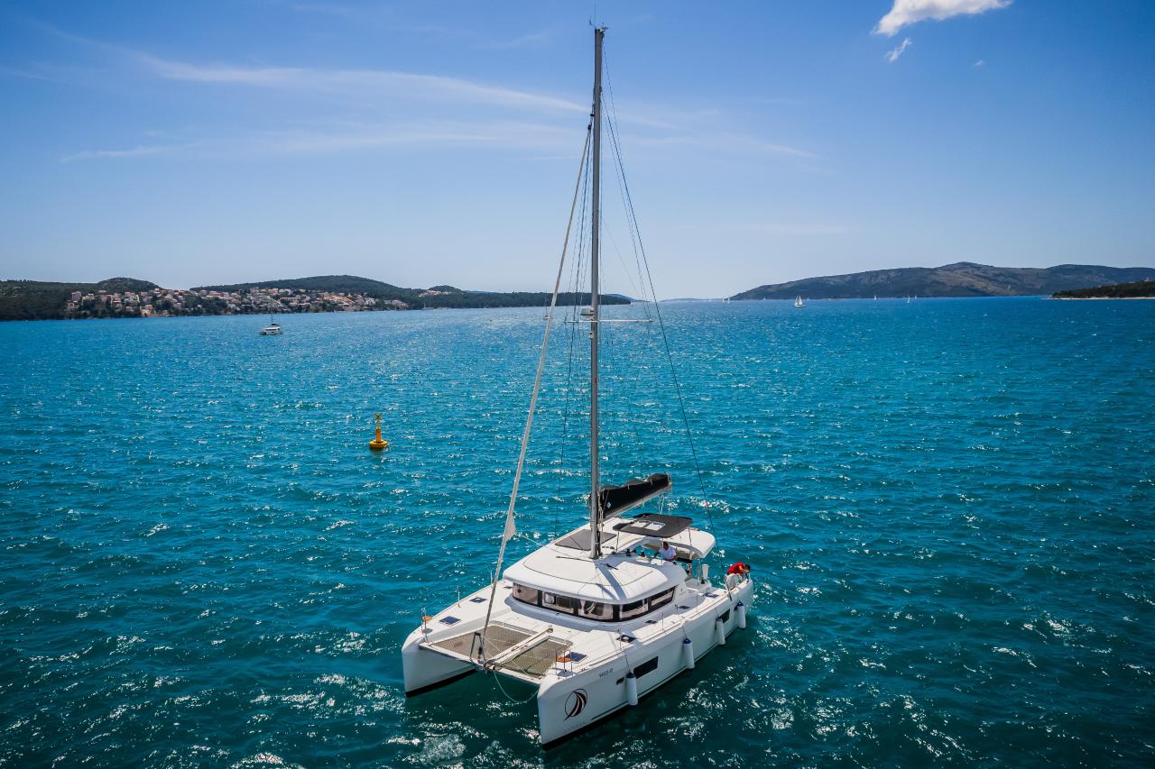 Charter Lagoon 42 - 4 + 2 cab. "Edita" in Seget Donji | Nautilus - Slika 4