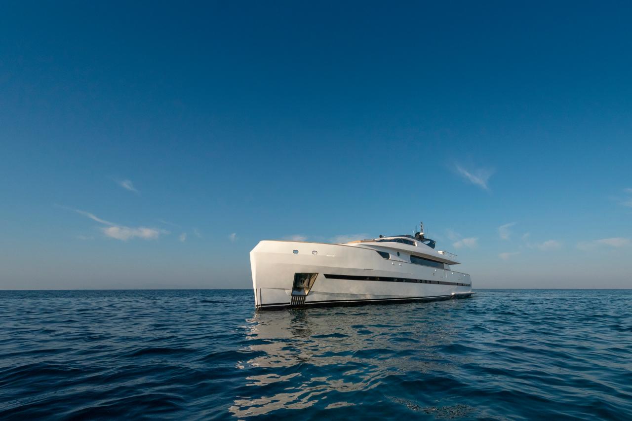 Najam Bugari 100 - 5 + 2 cab. "Project Steel" u destinaciji Alimos | Nautilus - Slika 3