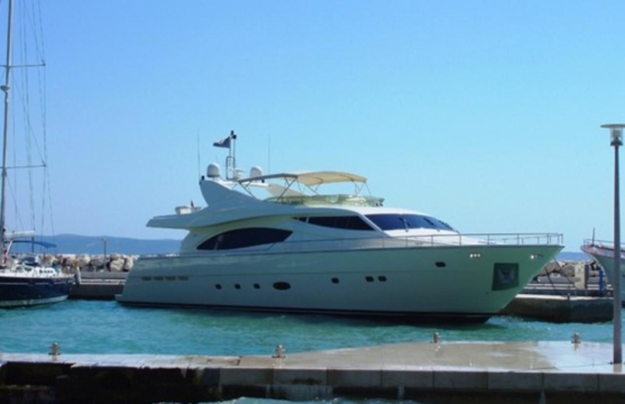 Najam Ferretti Yachts 880 - 4. cab "Estia YI" u destinaciji Salamina Municipal Unit | Nautilus