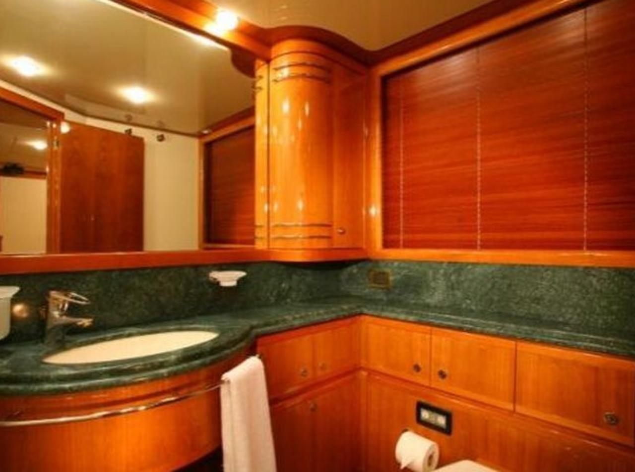 Najam Ferretti Yachts 880 - 4. cab "Estia YI" u destinaciji Salamina Municipal Unit | Nautilus - Slika 4