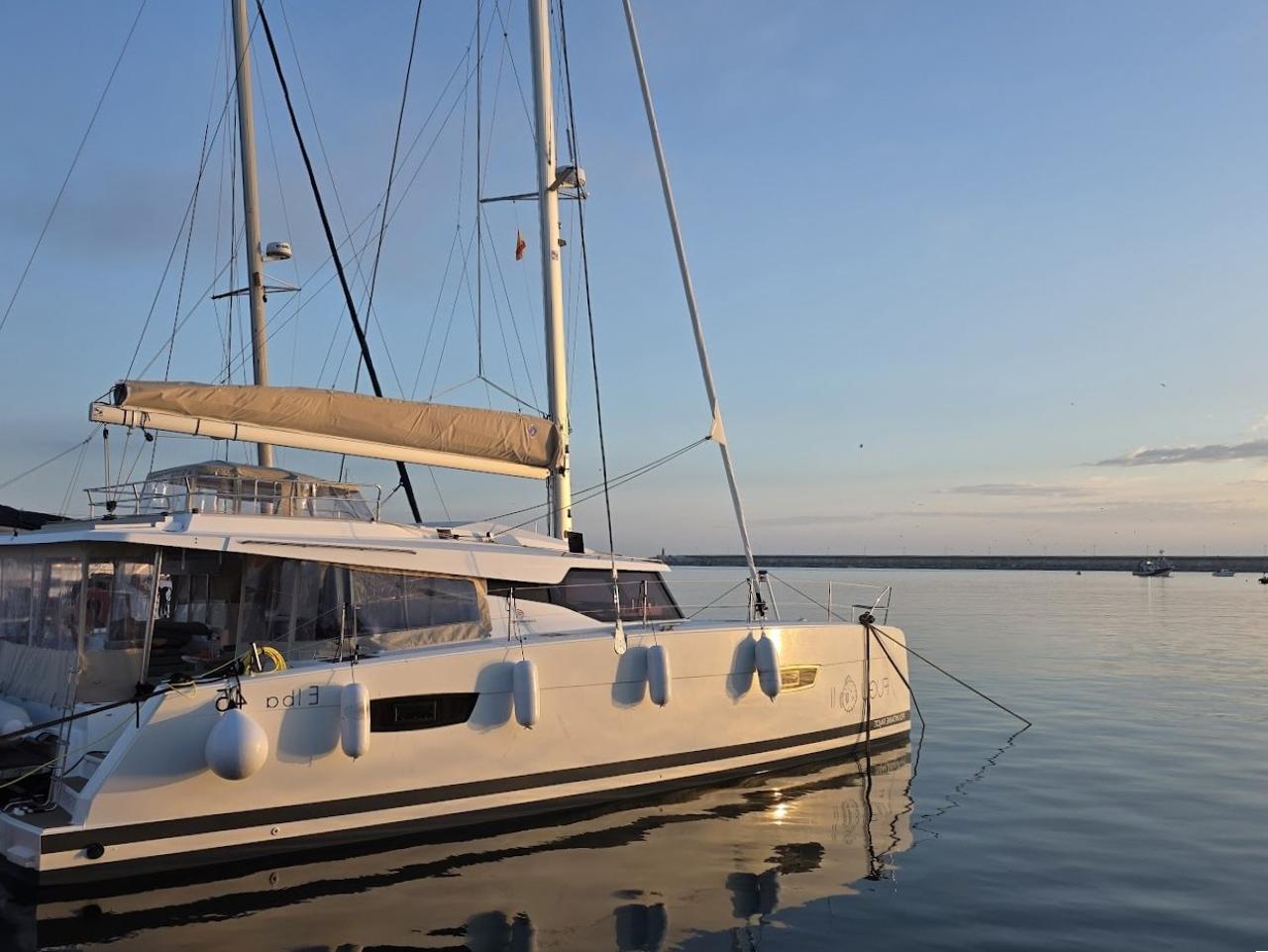 Charter Fountaine Pajot Elba 45 - 3 cab. "Fugu II" in Municipal Unit of Rhodes | Nautilus