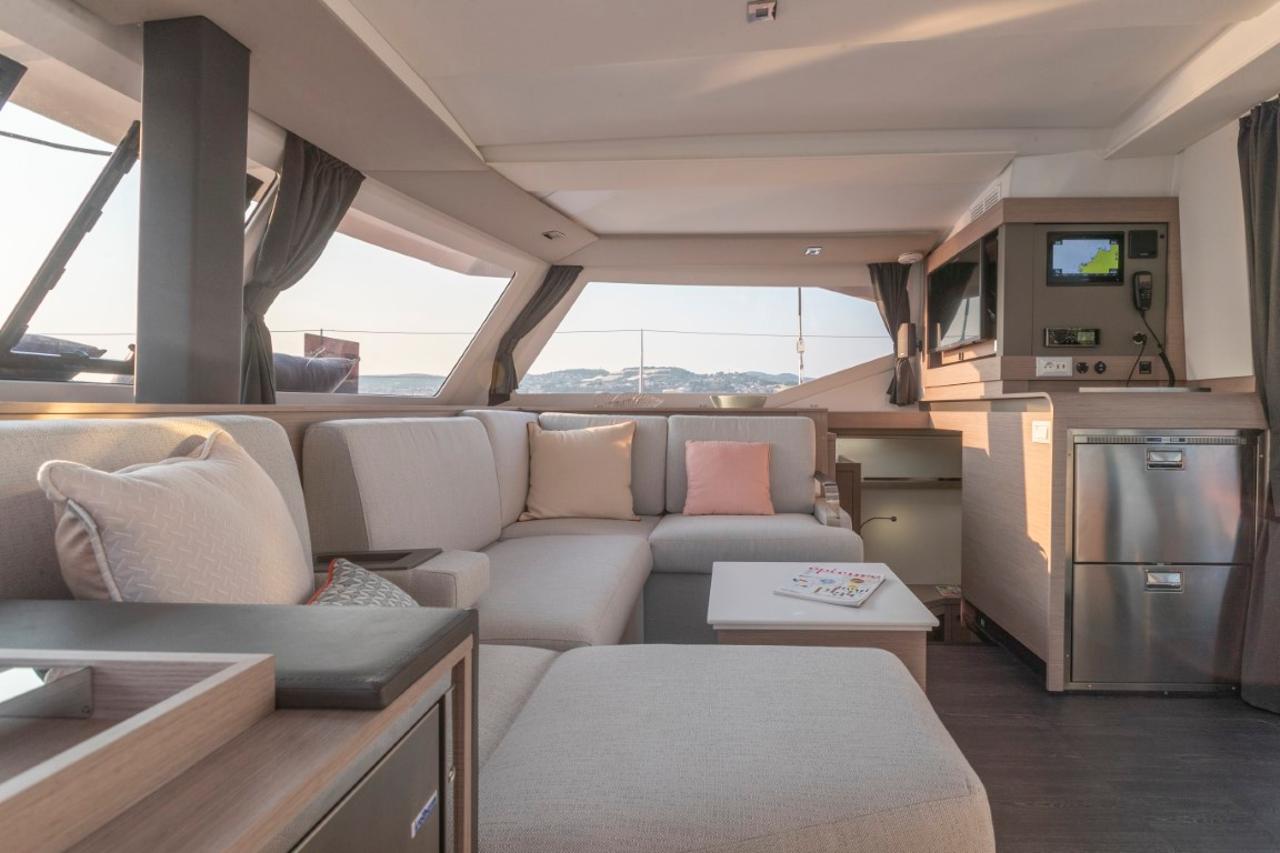 Charter Fountaine Pajot Isla 40 - 4 + 1 cab. "Vetrohod" in Volos | Nautilus - Slika 3
