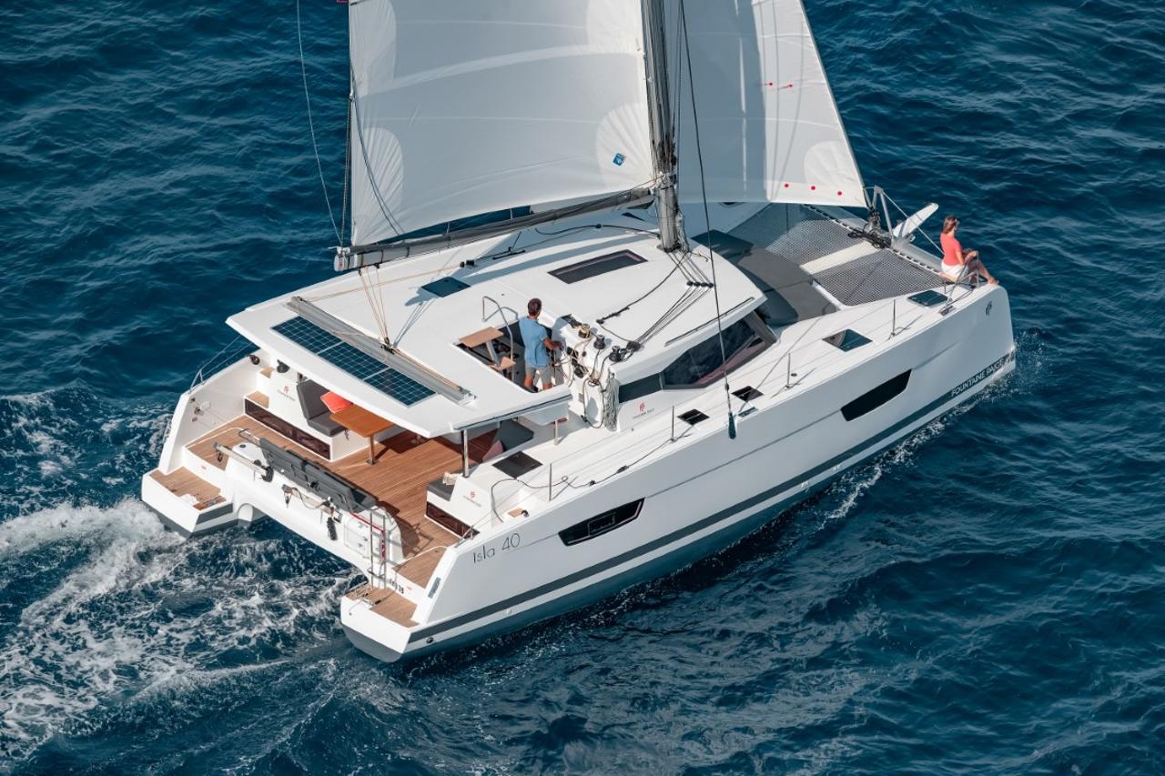 Charter Fountaine Pajot Isla 40 - 4 + 1 cab. "Vetrohod" in Volos | Nautilus