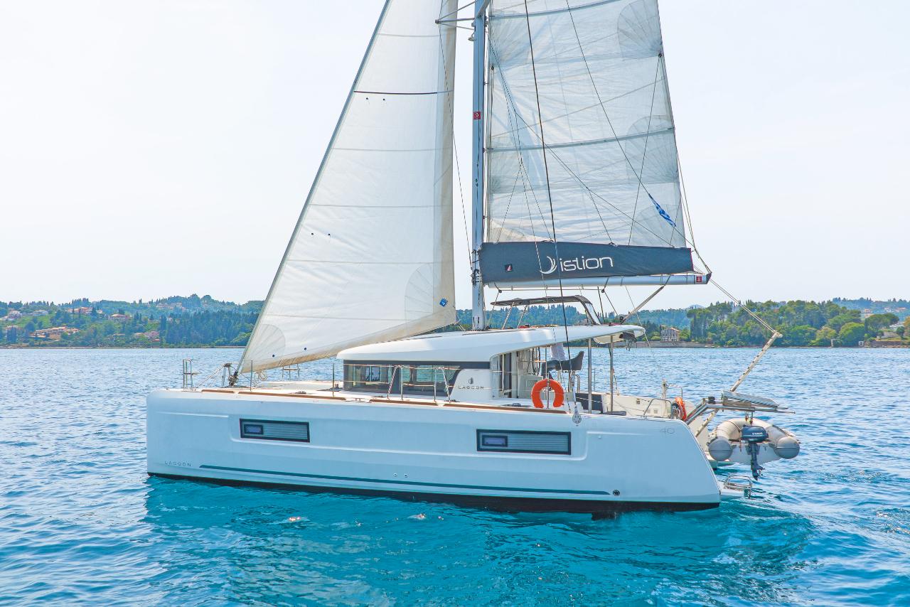 Charter Lagoon 40 - 4 + 2 cab "Thalasea" in Krf | Nautilus