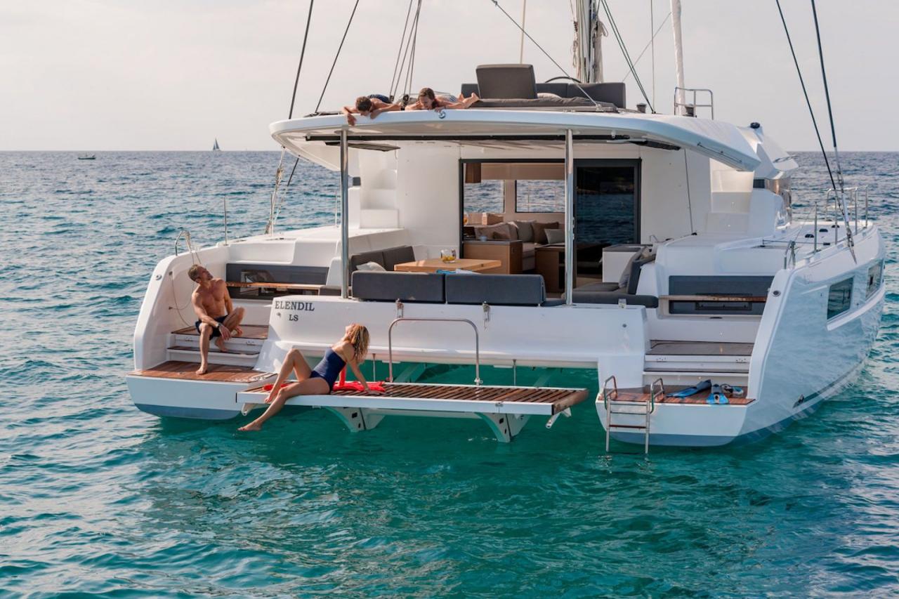 Najam Lagoon 50 - 6 + 2 cab. "Reina" u destinaciji Alimos | Nautilus