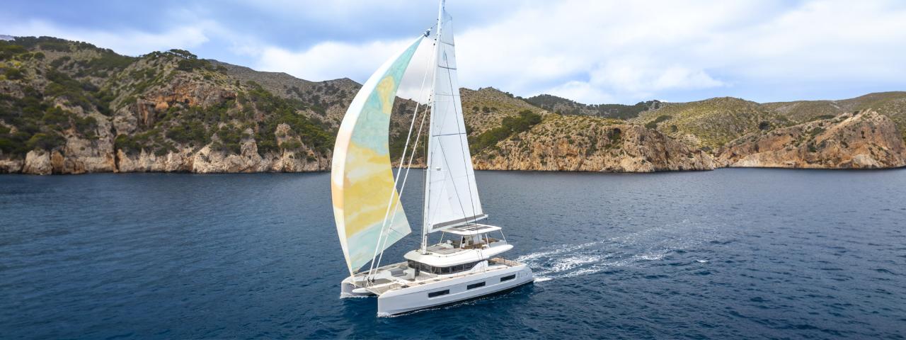 Charter Lagoon 60 - 4 + 2 cab. "Lady M" in Alimos | Nautilus
