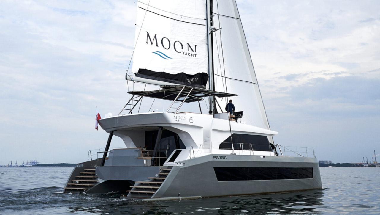 Charter Moon 60 sail "Seabarit LX" in Alimos | Nautilus
