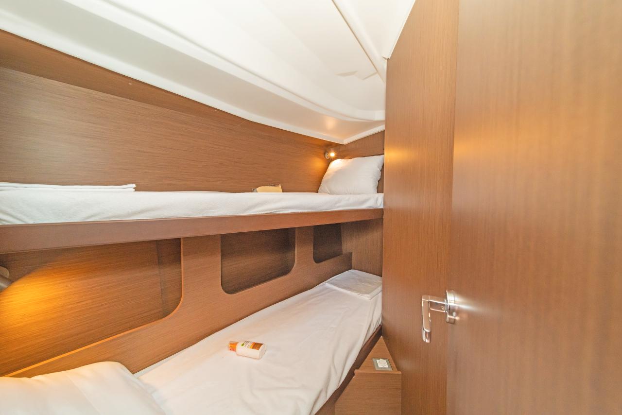 Charter Oceanis 40.1 "Roza" in Alimos | Nautilus - Slika 4