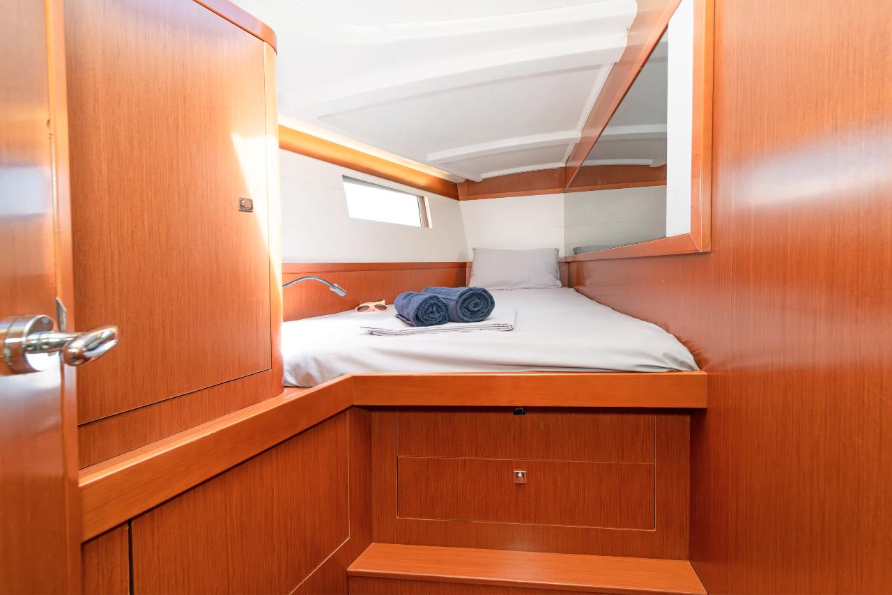 Najam Oceanis 48 - 5 cab. "Jimmy's" u destinaciji Alimos | Nautilus - Slika 3