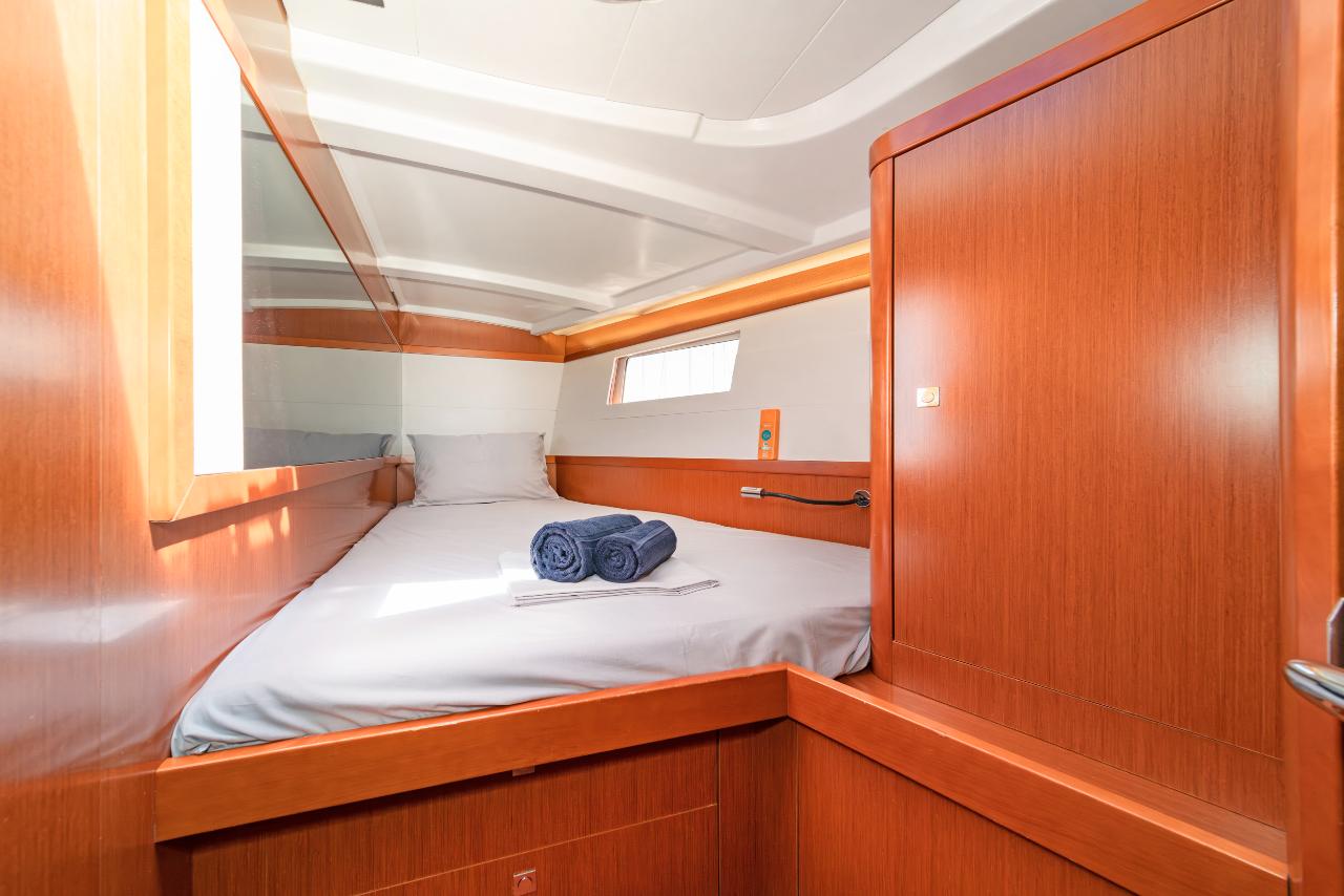 Najam Oceanis 48 - 5 cab. "Jimmy's" u destinaciji Alimos | Nautilus - Slika 4