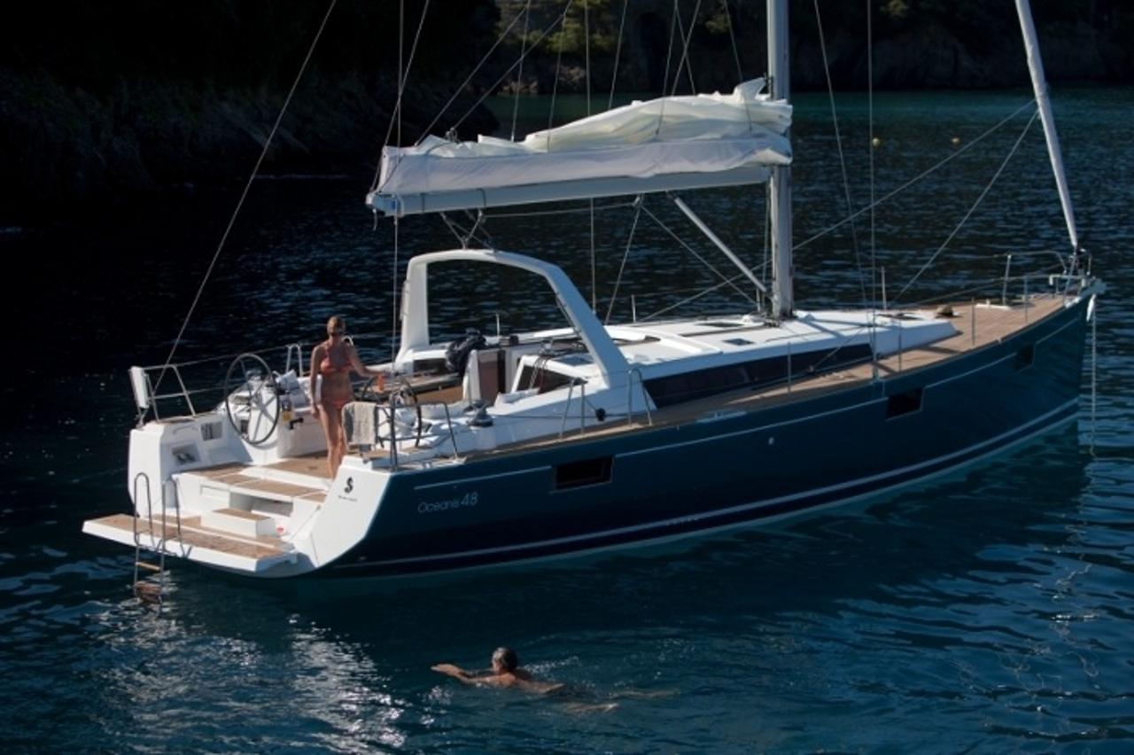Najam Oceanis 48 - 5 cab. "Jimmy's" u destinaciji Alimos | Nautilus