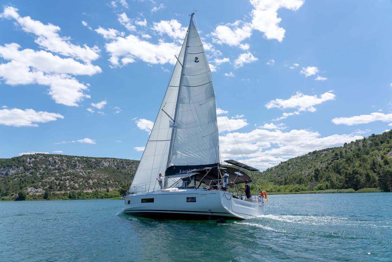 Najam Oceanis 51.1 - 5 + 1 cab. "First Friendship" u destinaciji Skradin | Nautilus - Slika 4