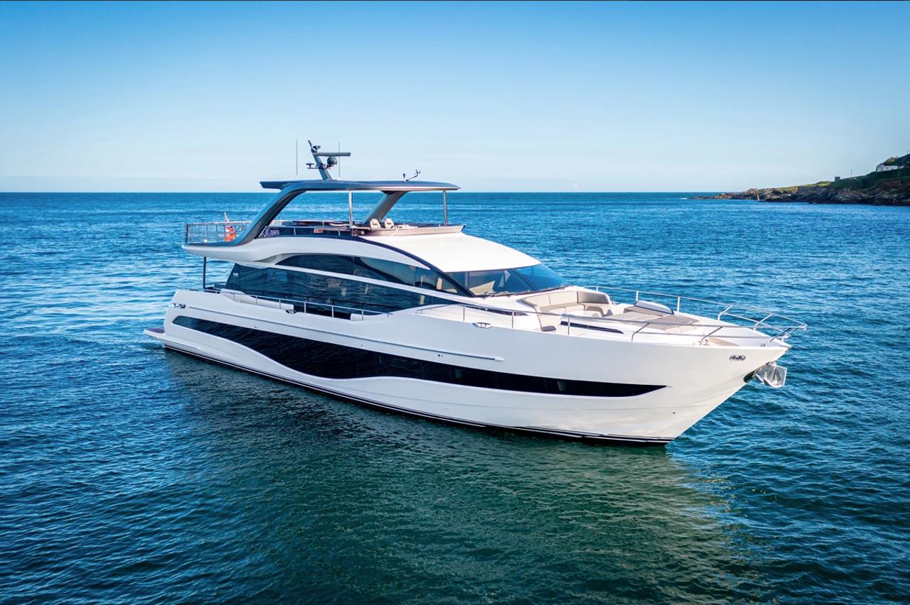 Noleggio Princess Y85 "Vista" a Alimos | Nautilus