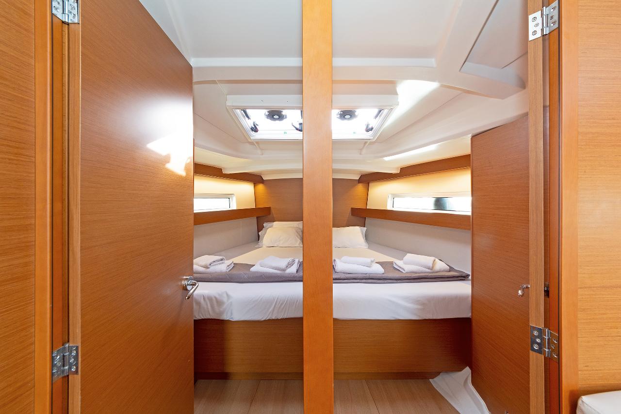 Charter Sun Odyssey 440 - 4 cab. "JOLLY ROGER" in Alimos | Nautilus - Slika 3