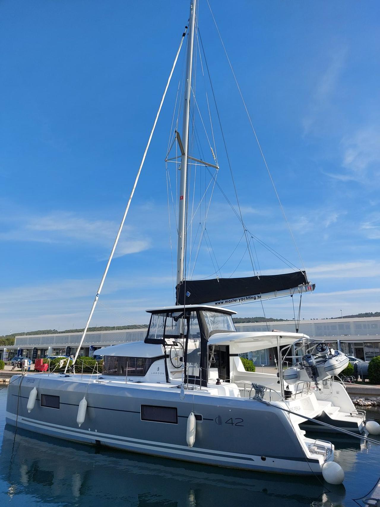 Najam Lagoon 42 - 4 + 2 cab. "Madre Perla" u destinaciji Sukošan | Nautilus - Slika 3